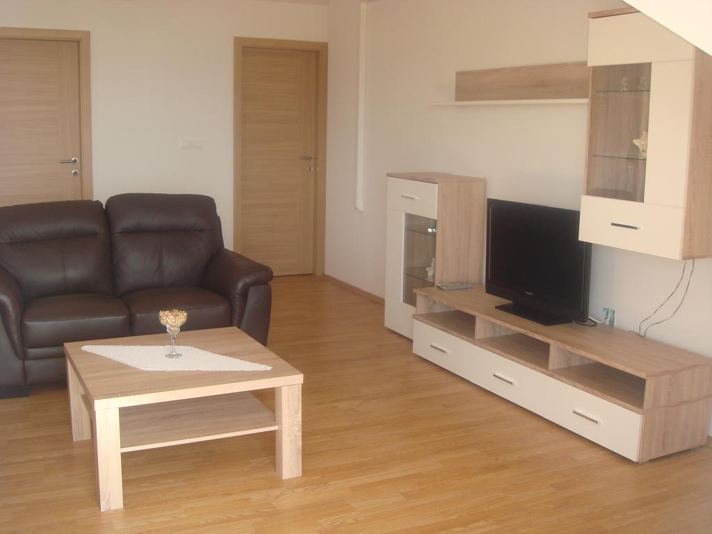 Apartments Jelicic Selce Esterno foto