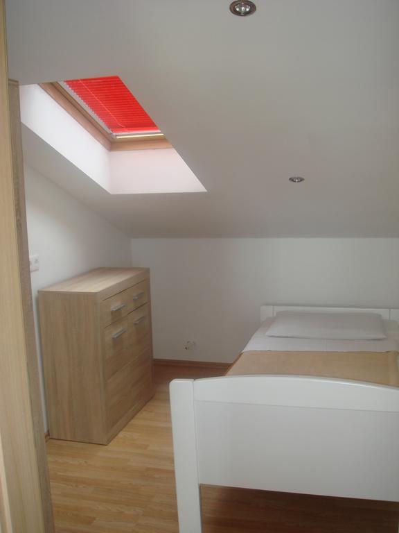Apartments Jelicic Selce Esterno foto