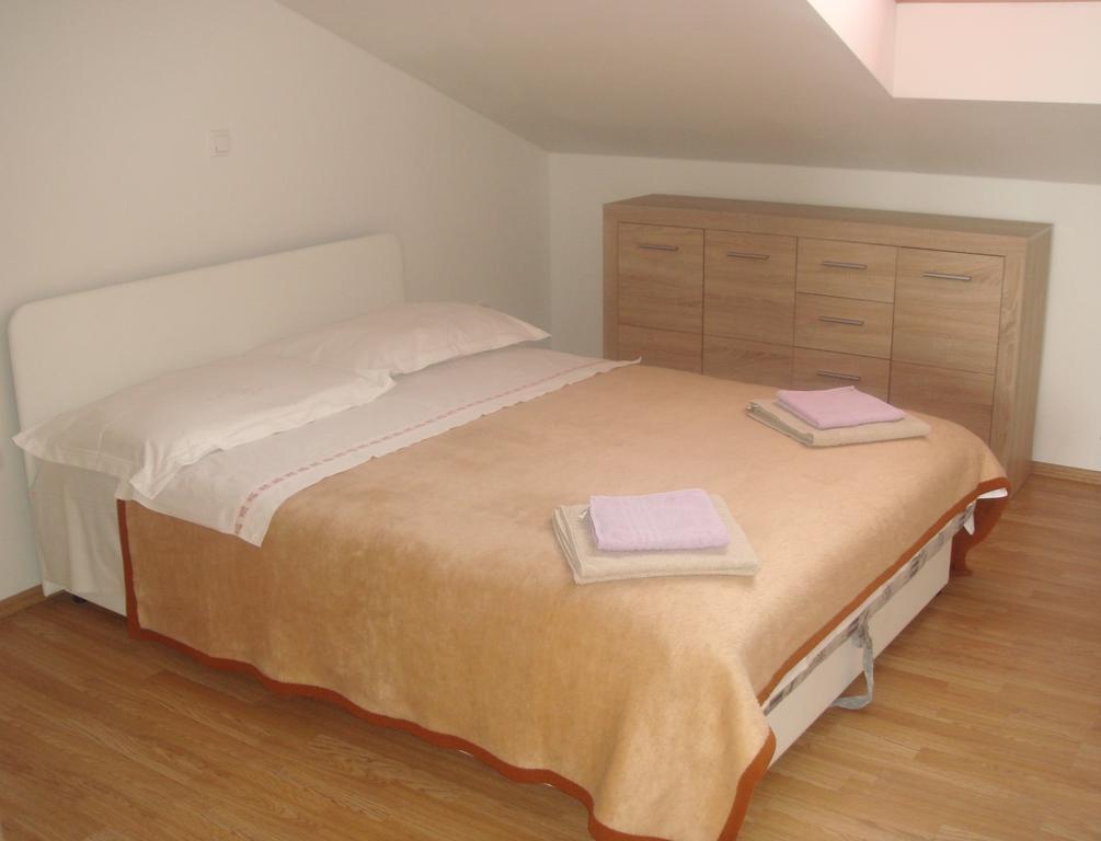 Apartments Jelicic Selce Esterno foto