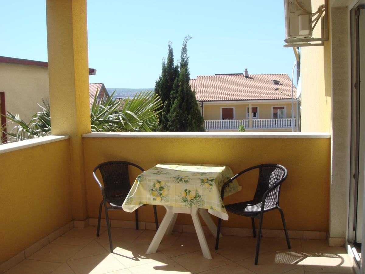 Apartments Jelicic Selce Esterno foto