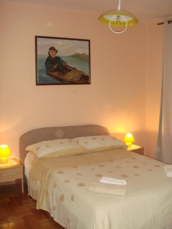 Apartments Jelicic Selce Esterno foto